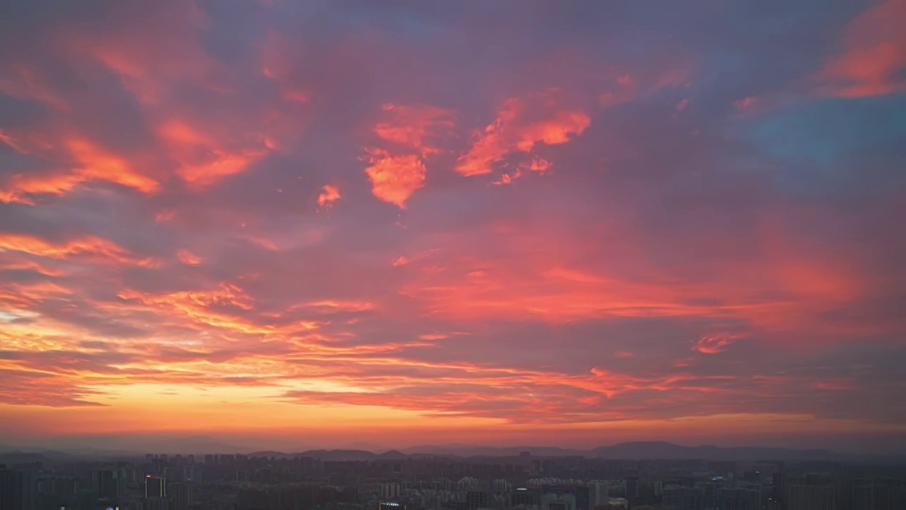 航拍城市天空晚霞火烧云延时视频素材