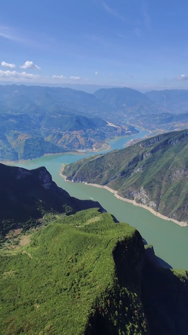 长江的风光，瞿塘峡的风景，夏天的长江视频素材