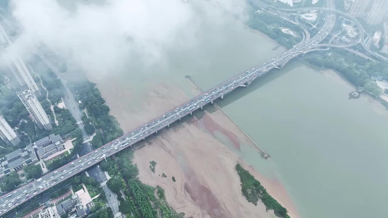 云海下的城市桥梁（福州）视频素材