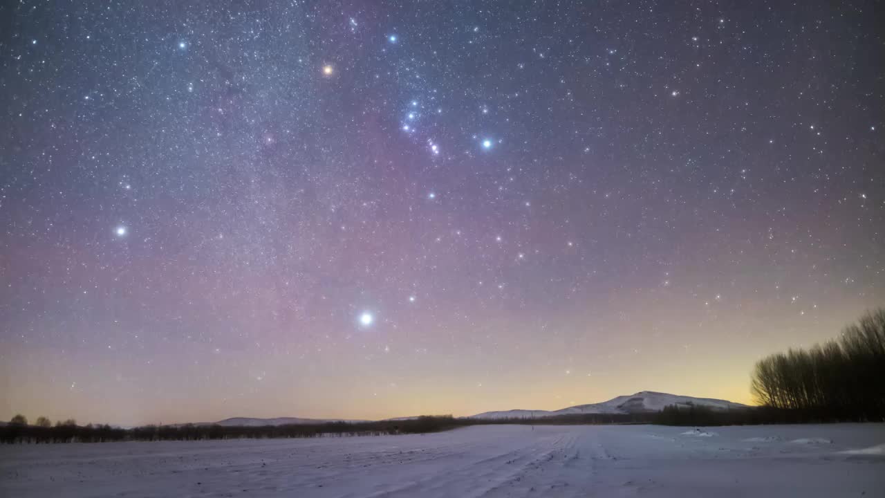 双子座流星雨延时记录：众多流星划过天际视频素材