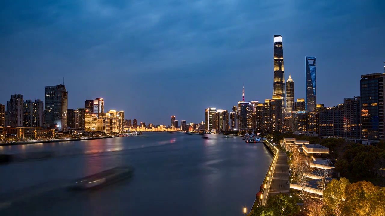 上海浦东黄浦江外滩日转夜延时视频素材