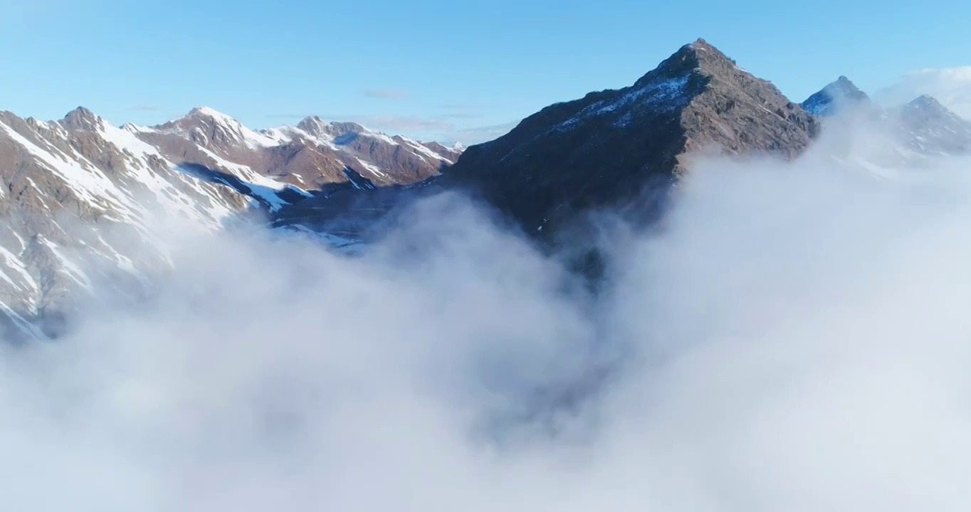 冬季航拍巴郎山雪山延时风景视频素材