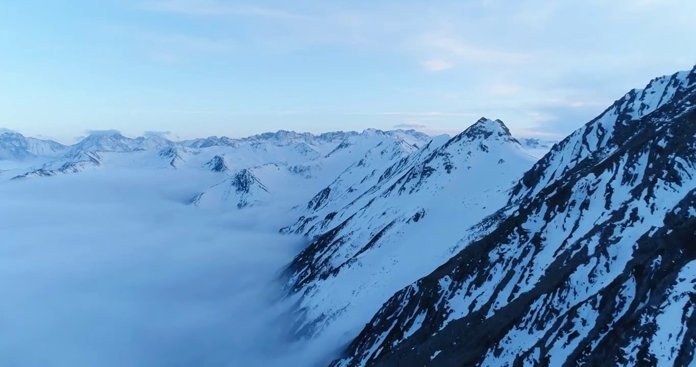 冬季航拍巴郎山雪山延时风景视频素材