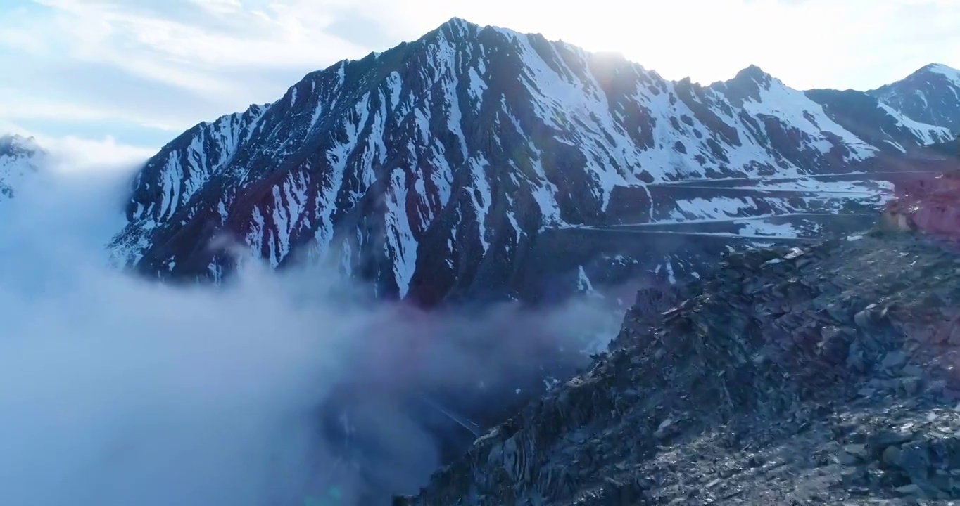 冬季航拍巴郎山雪山延时风景视频素材