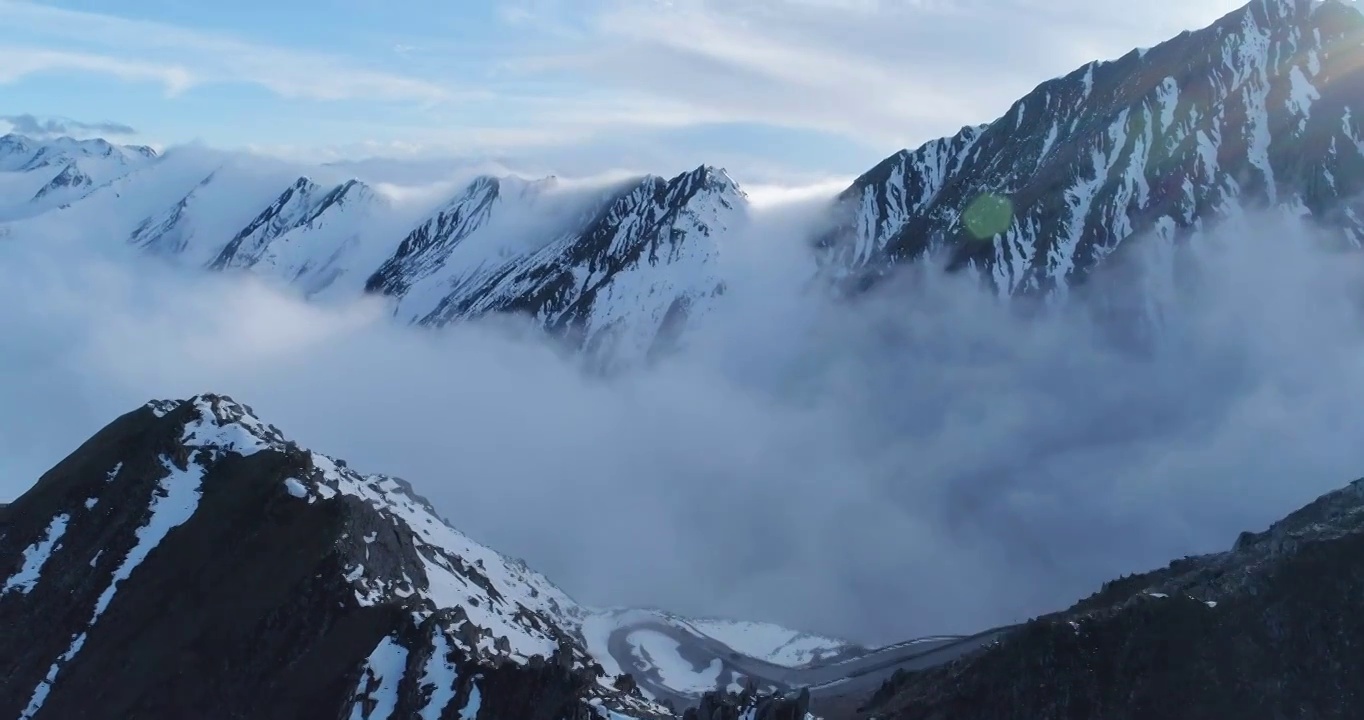 冬季航拍巴郎山雪山延时风景视频素材