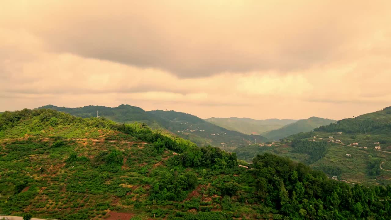 中国四川龙泉山航拍俯瞰成都市区视频素材