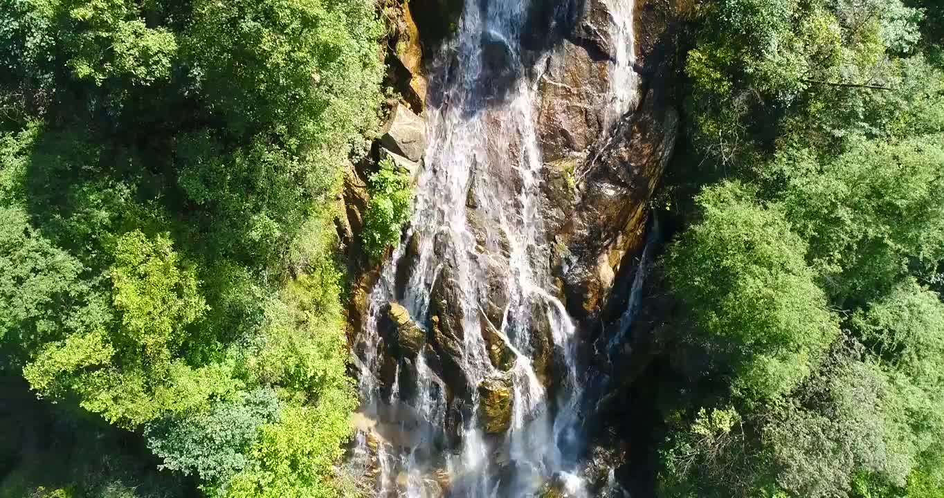 秦岭太白山瀑布航拍视频素材