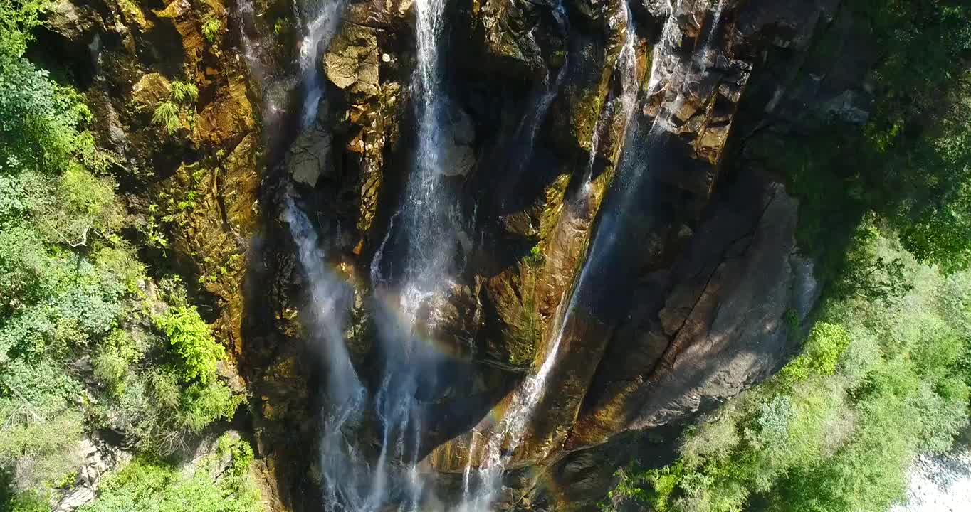 秦岭太白山瀑布航拍视频下载