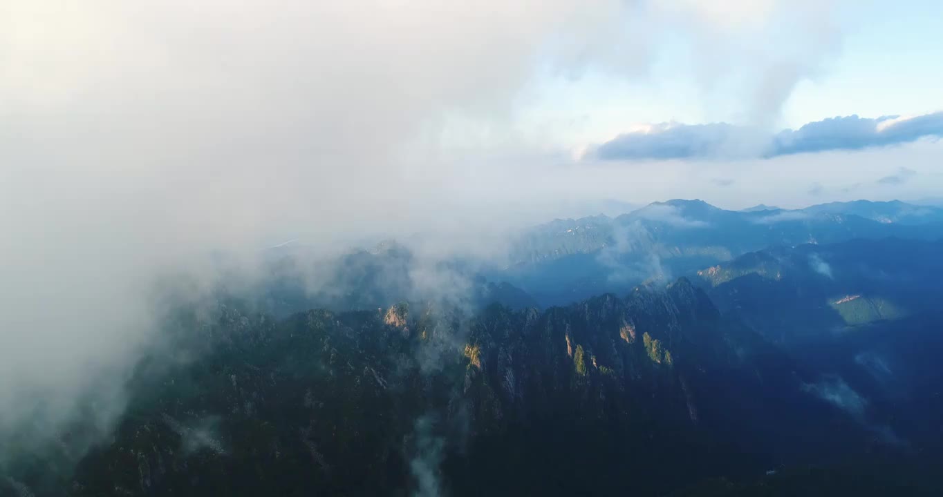 安徽黄山雨过天晴云海航拍视频下载