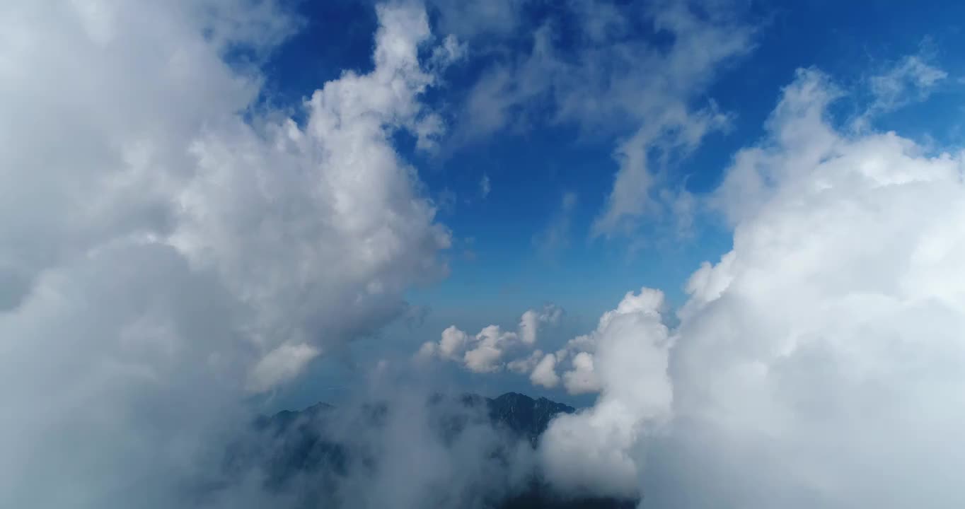 陕西西岳华山穿云航拍视频素材