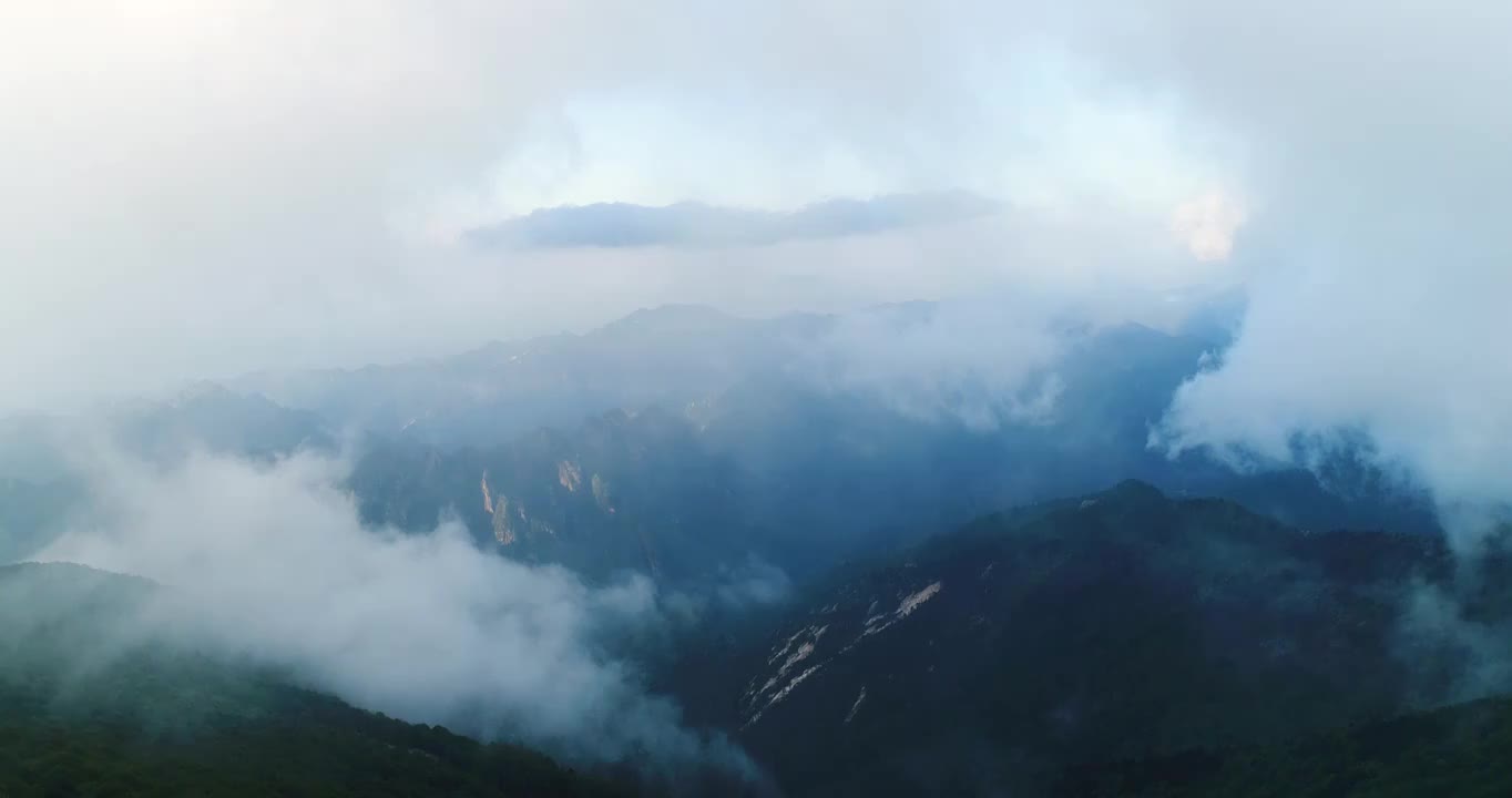 秦岭山脉云海穿云航拍视频下载