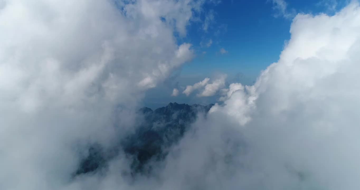 秦岭山脉云海穿云航拍视频下载