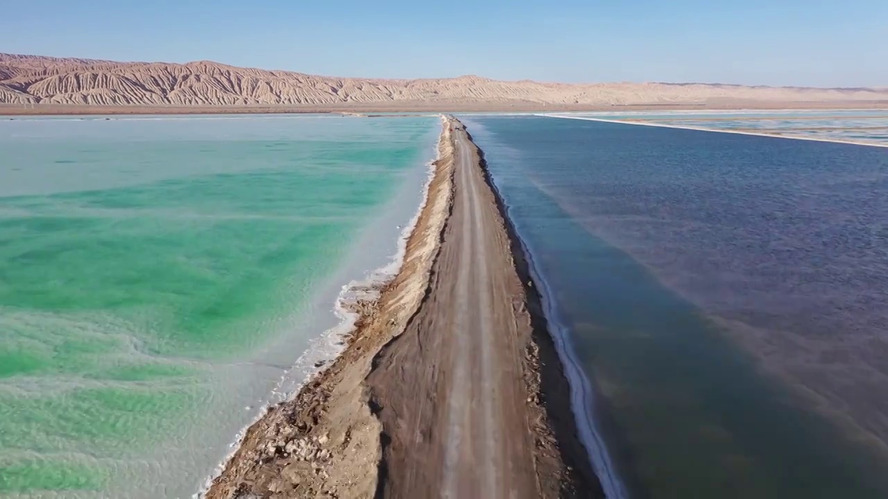 翡翠湖的航拍，茫崖翡翠湖的风景，西北的自然风光视频素材