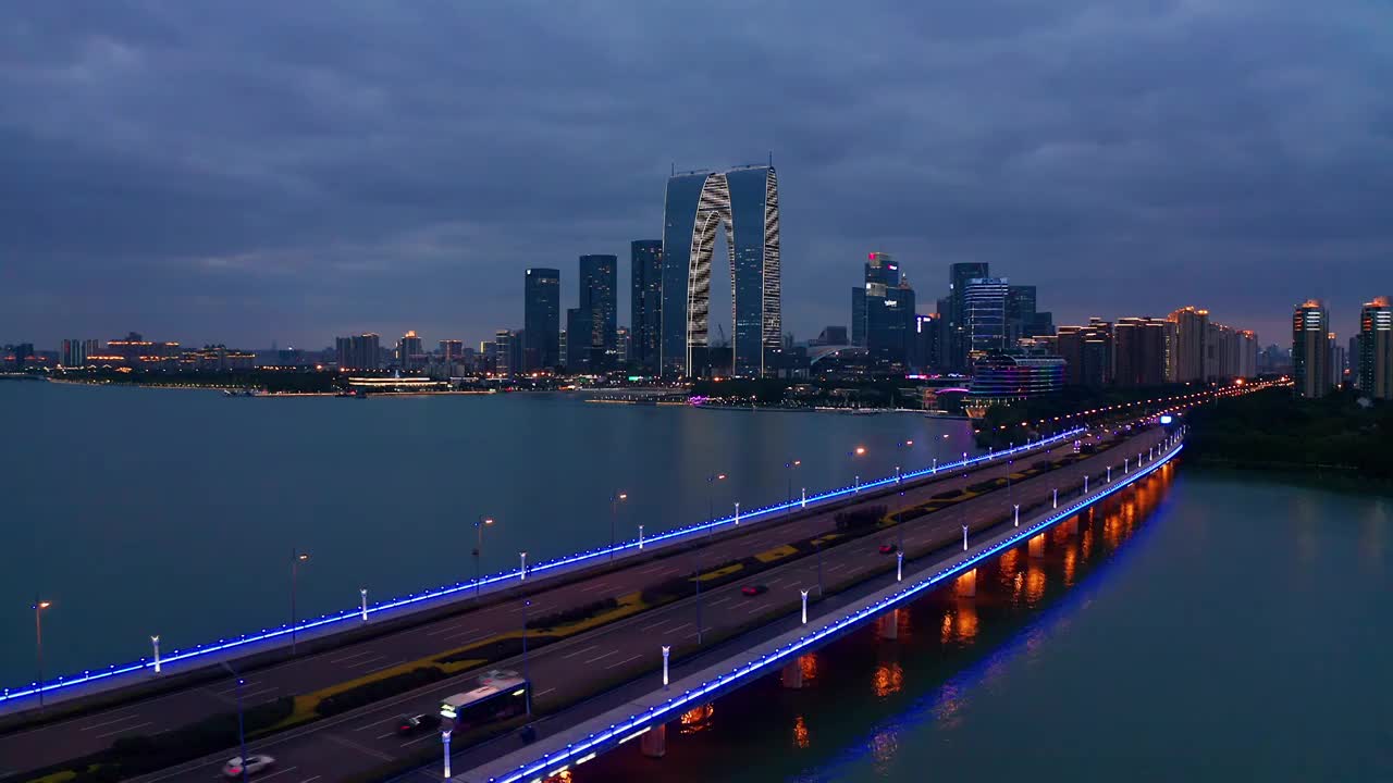 苏州园区金鸡湖与金鸡湖大桥夜色视频素材