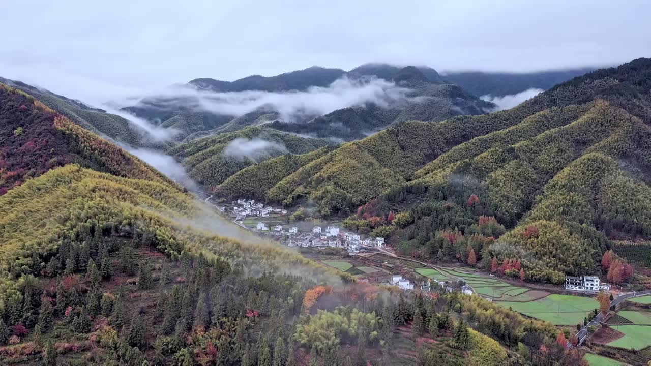 航拍安徽皖南村落清晨日出视频素材