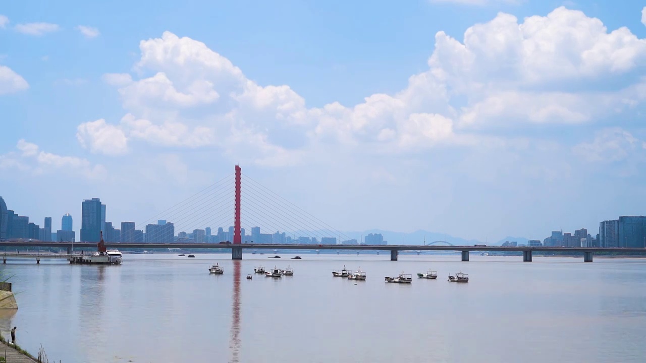 杭州钱塘江西兴大桥蓝天白云延时视频素材