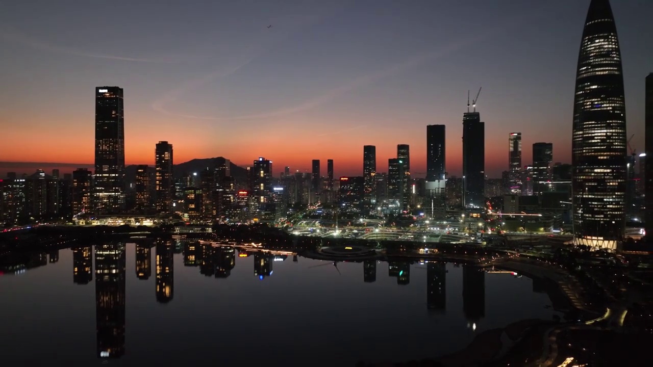 广东省深圳市南山区深圳湾一号华润大厦人才公园夜景航拍视频素材