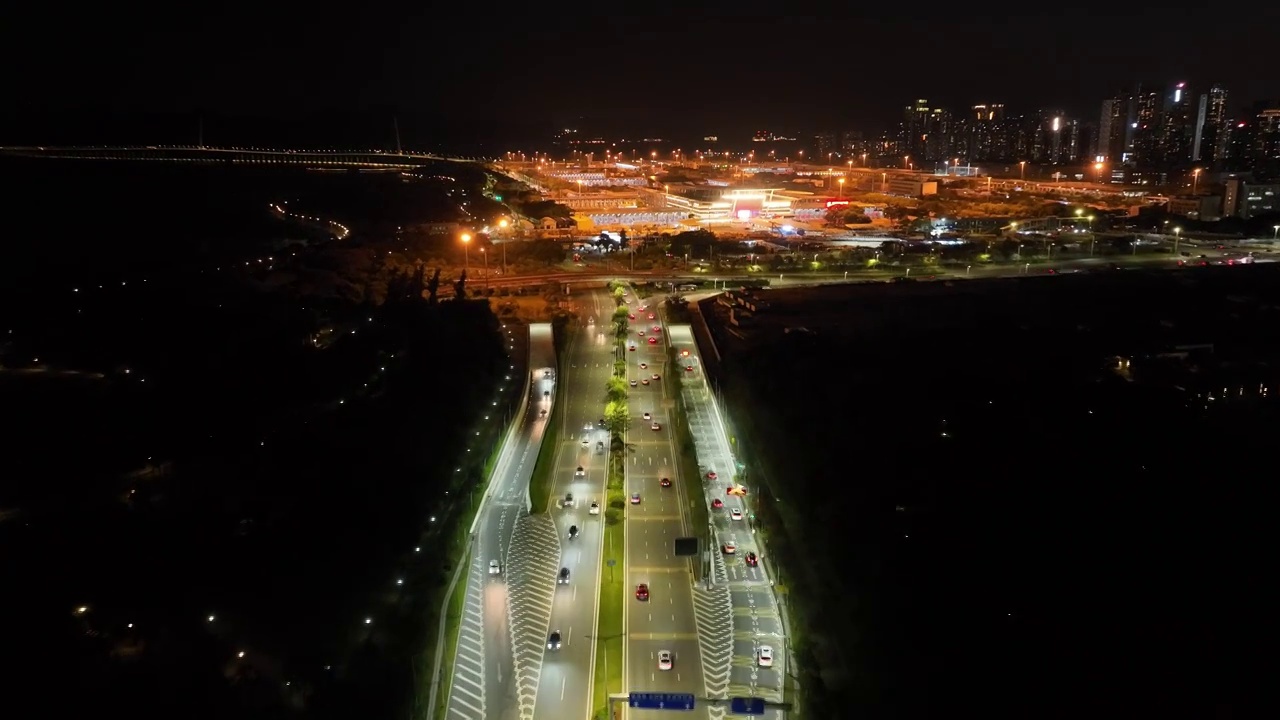 广东省深圳市南山区深圳湾一号华润大厦人才公园夜景航拍视频素材