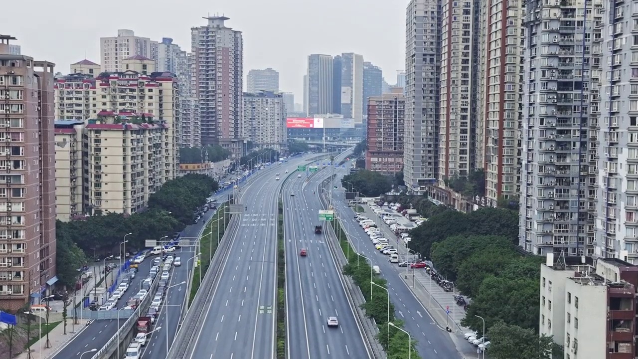 航拍安静的重庆都市街道视频素材