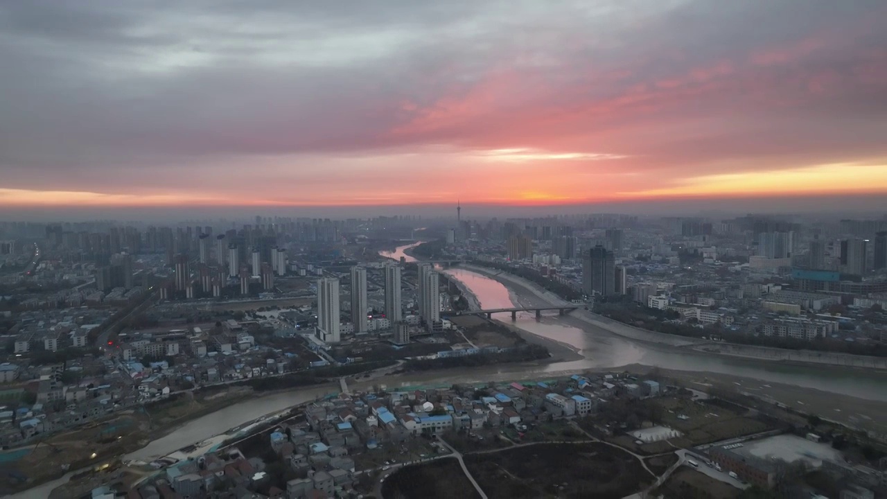 高视角城市河流朝霞日出视频素材