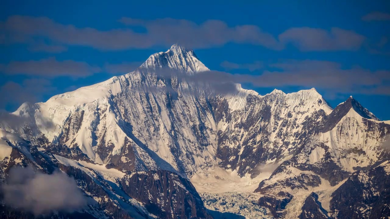 梅里雪山云雾中视频素材