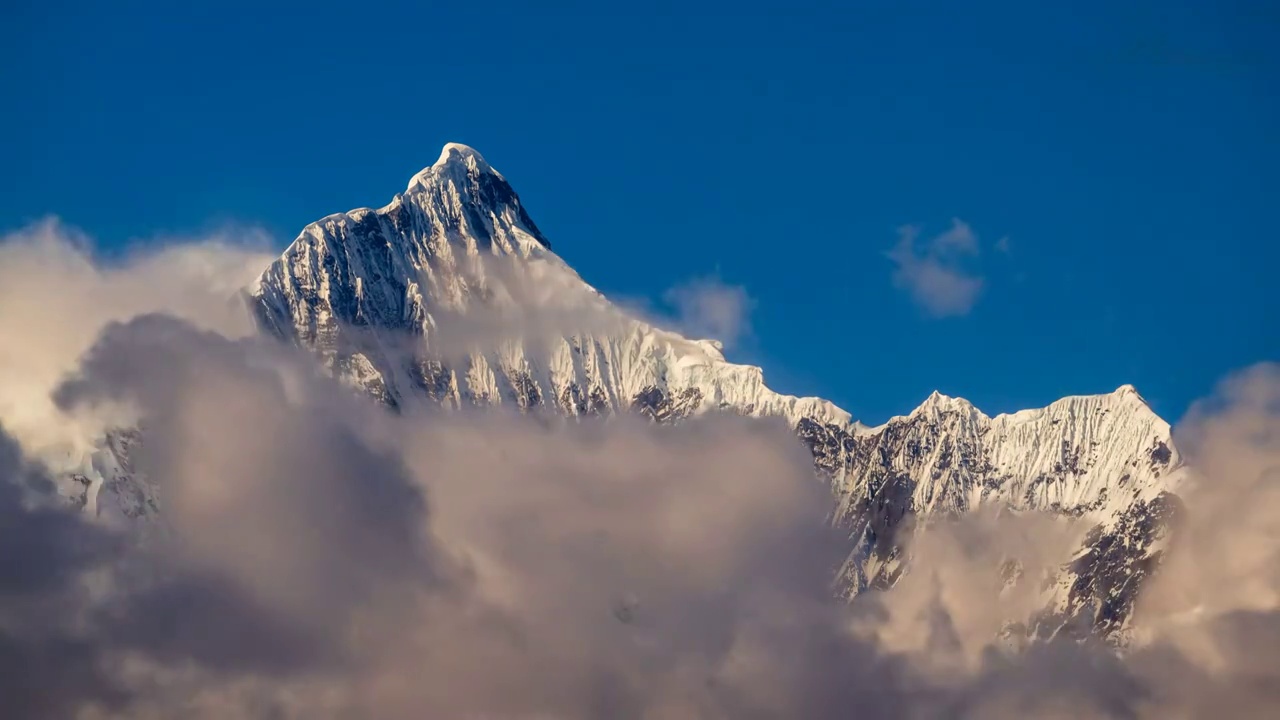 梅里雪山云雾中视频素材