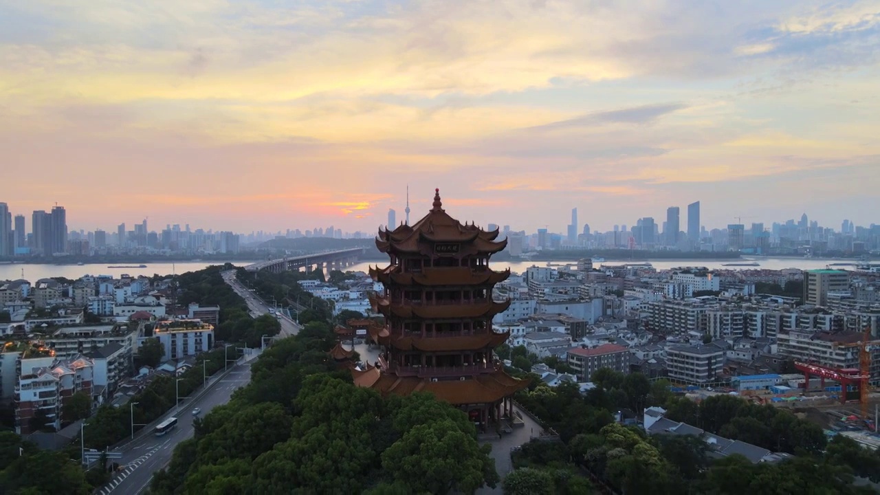 航拍武汉地标5A级旅游景区古建筑黄鹤楼视频素材