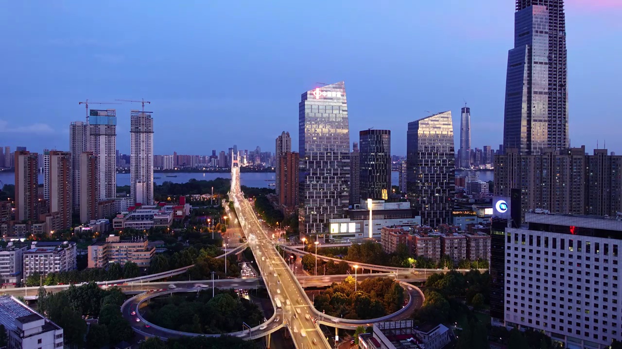 延时摄影武汉城市夜景交通道路车流视频素材