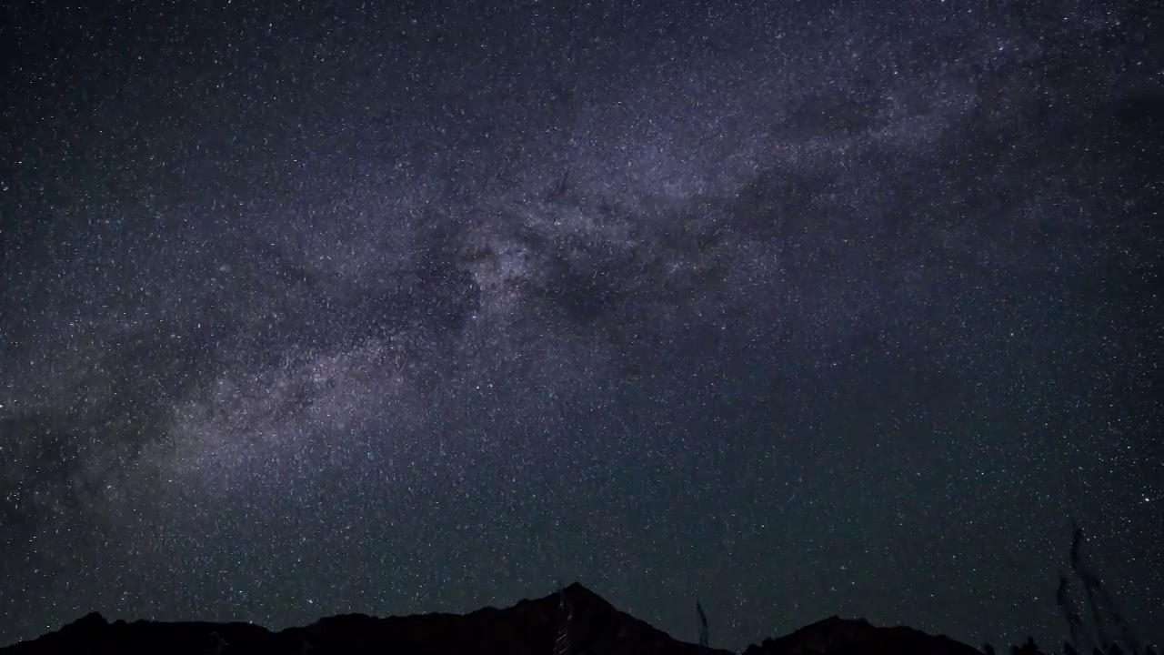 夜晚远山星空银河延时视频素材