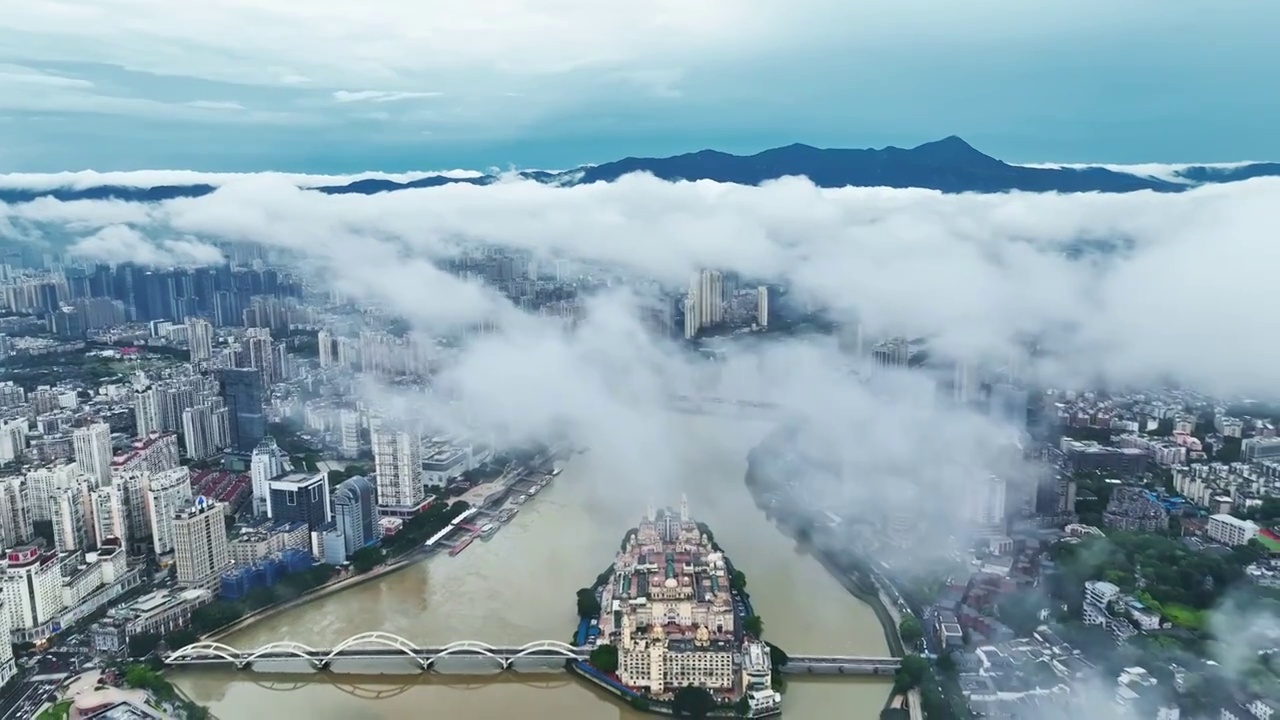 云海下的福州城市风光（闽江）视频素材