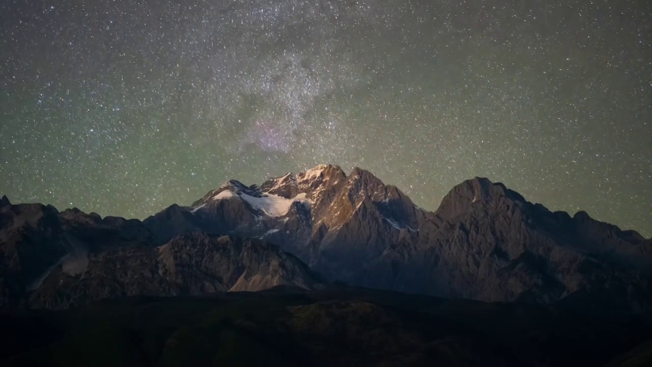 玉龙雪山星空日照金山延时视频素材