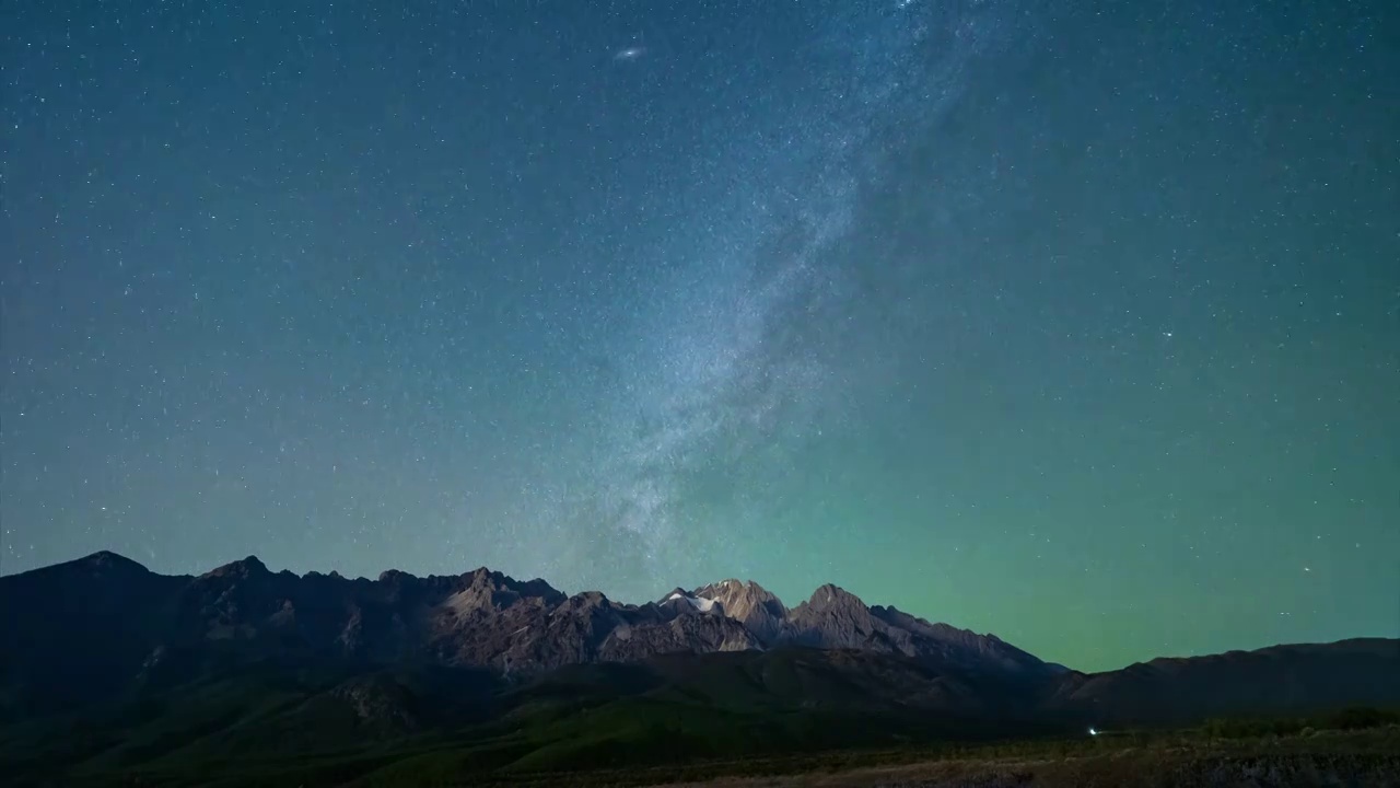 玉龙雪山星空日照金山延时视频素材