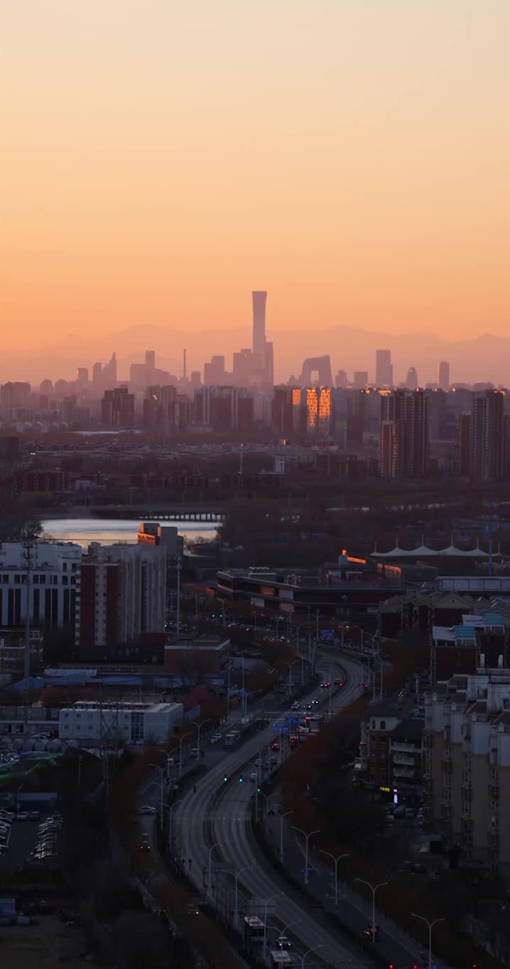 北京大城市日落公路街道车流视频素材