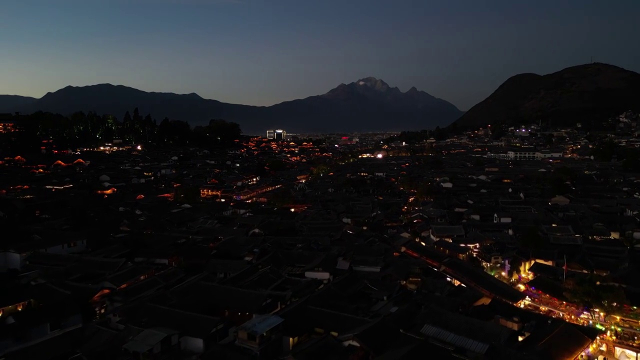 云南丽江古城夜景航拍视频素材