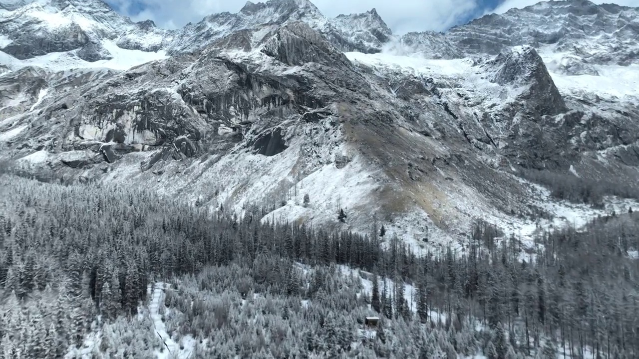 四川阿坝四姑娘山雪山雪景雾凇林海航拍视频下载