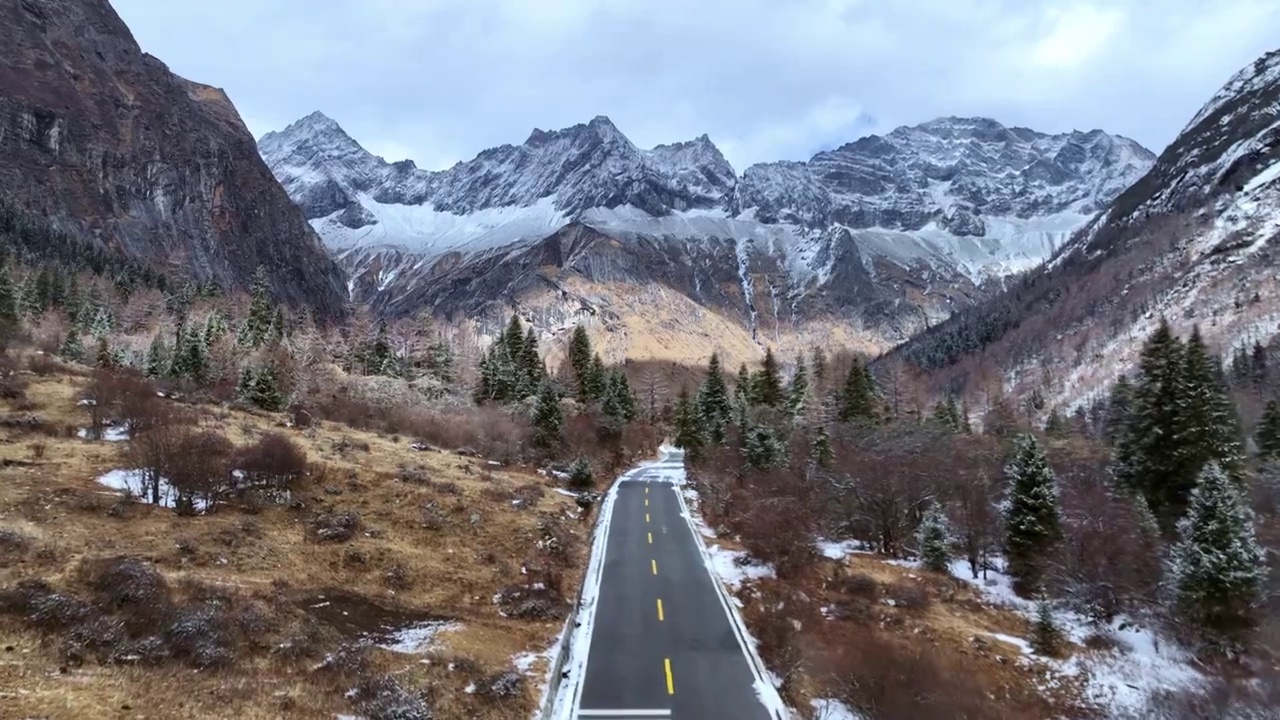 四川阿坝四姑娘山雪山雪景雾凇林海航拍视频下载