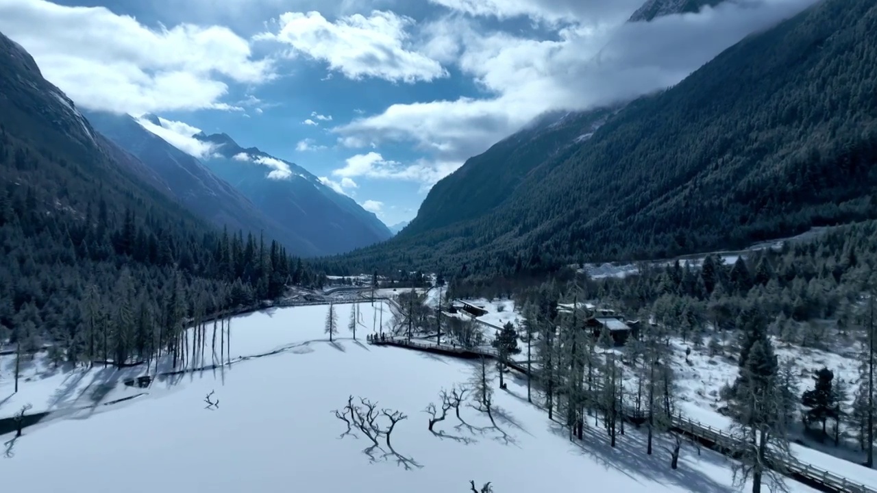 四川阿坝四姑娘山雪山雪景雾凇林海航拍视频下载