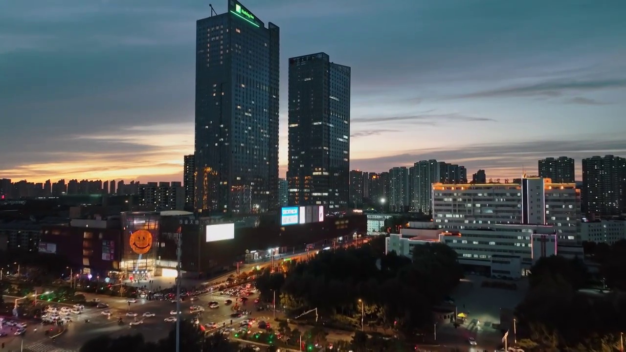 城市地标夜景航拍视频素材