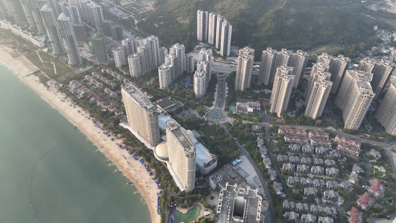 广东省惠州市惠东亚婆角海滨度假区碧桂园十里银滩礁石公园游艇码头航拍视频素材