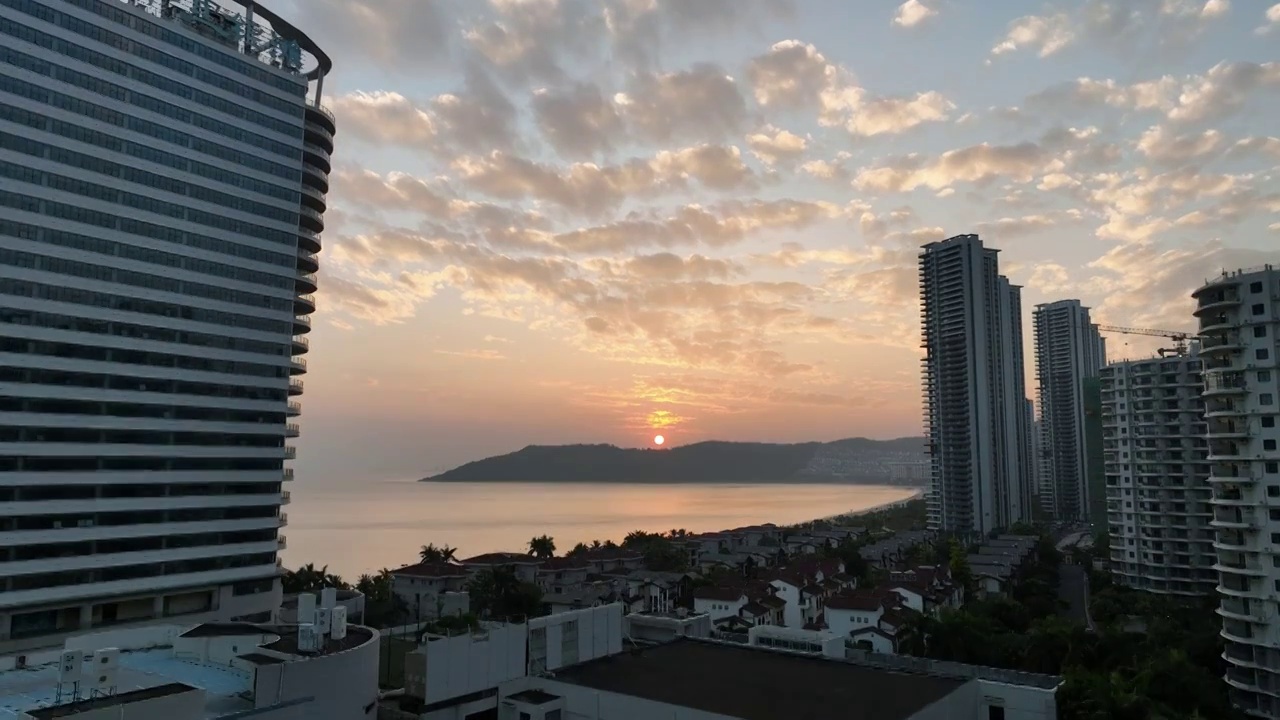 广东省惠州市惠东亚婆角海滨度假区碧桂园十里银滩夕阳航拍视频素材