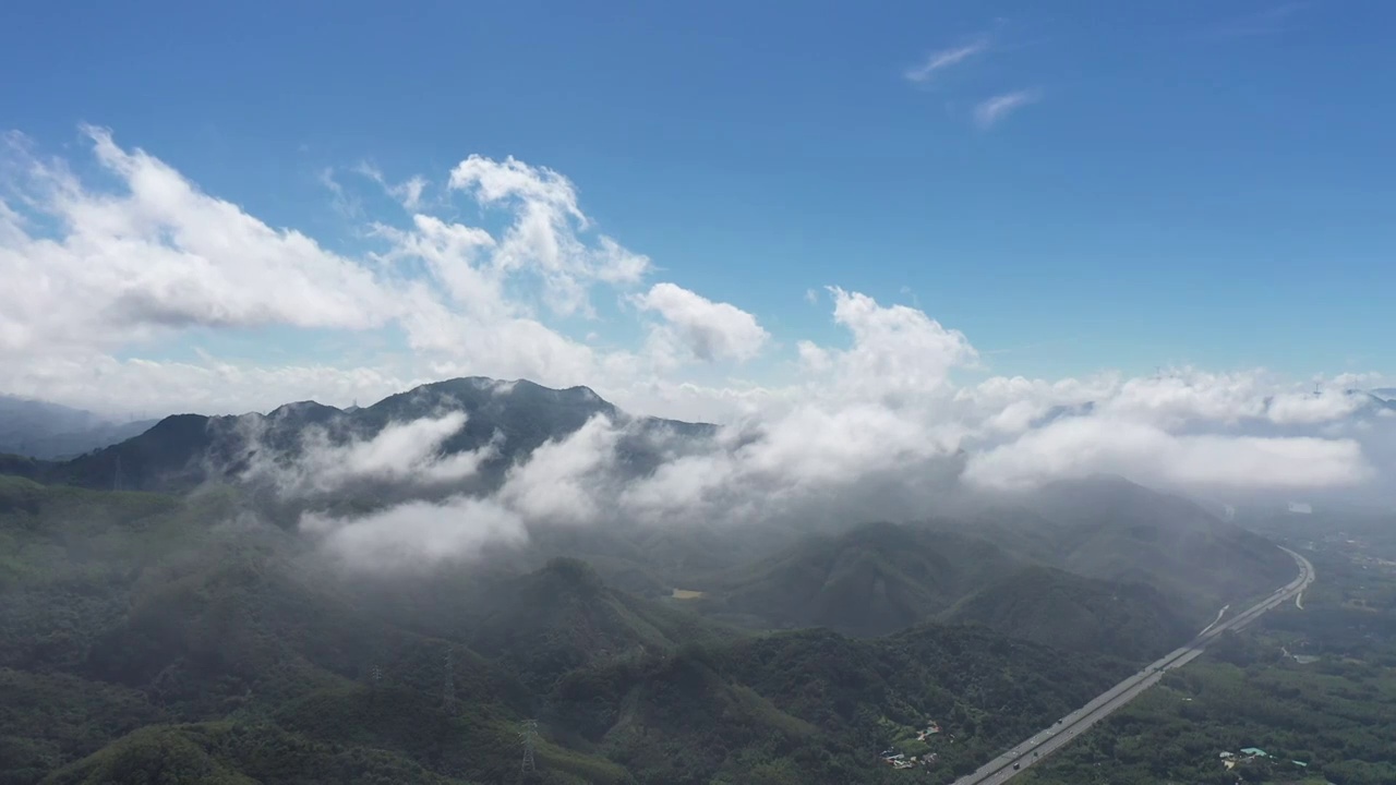 航拍山上云雾视频素材