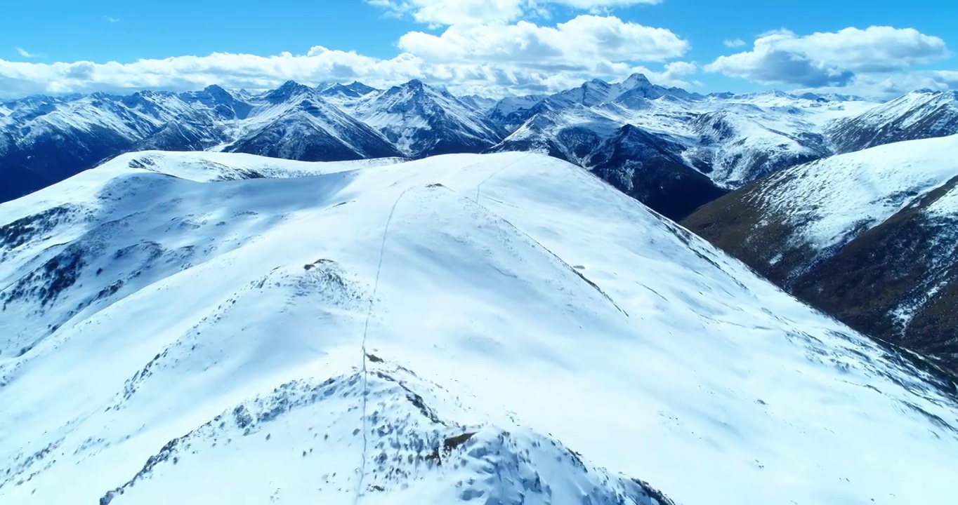 川西风光航拍梦笔山雪山风景蓝天白云视频下载