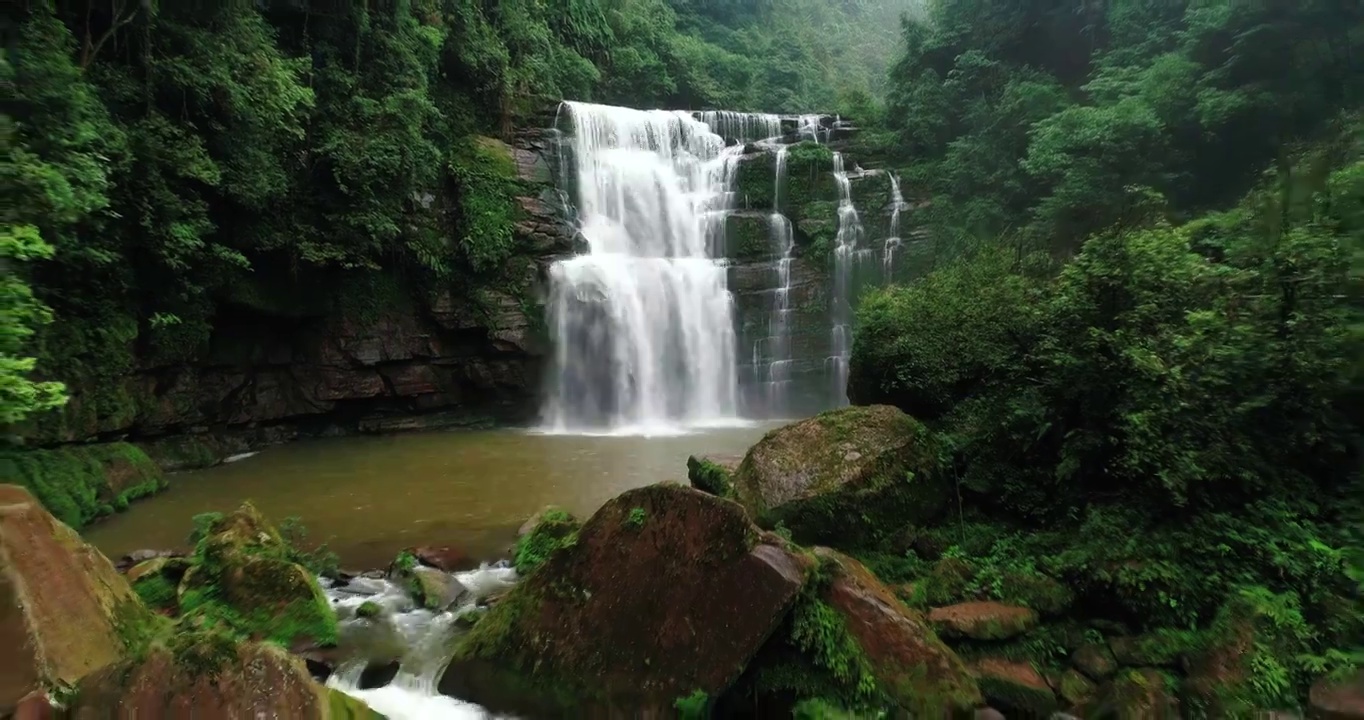 航拍雅安高叠洞瀑布风景视频素材