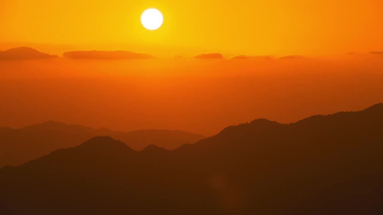 唯美黄昏夕阳下日落山脉延时视频素材