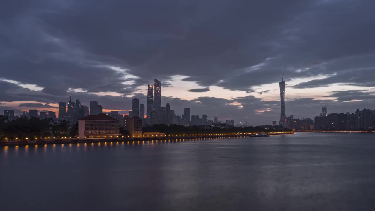 延时摄影完整记录珠江两岸广州城市CBD日出光芒四射视频素材