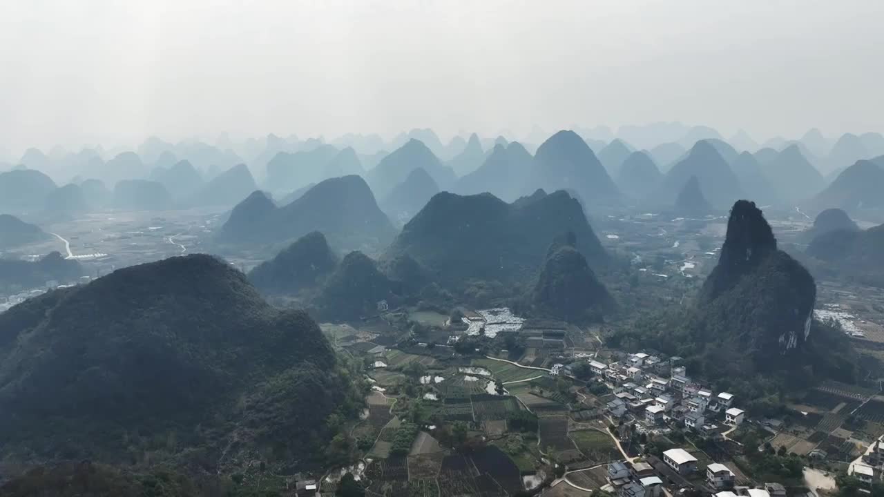 阳朔田园和群峰视频素材