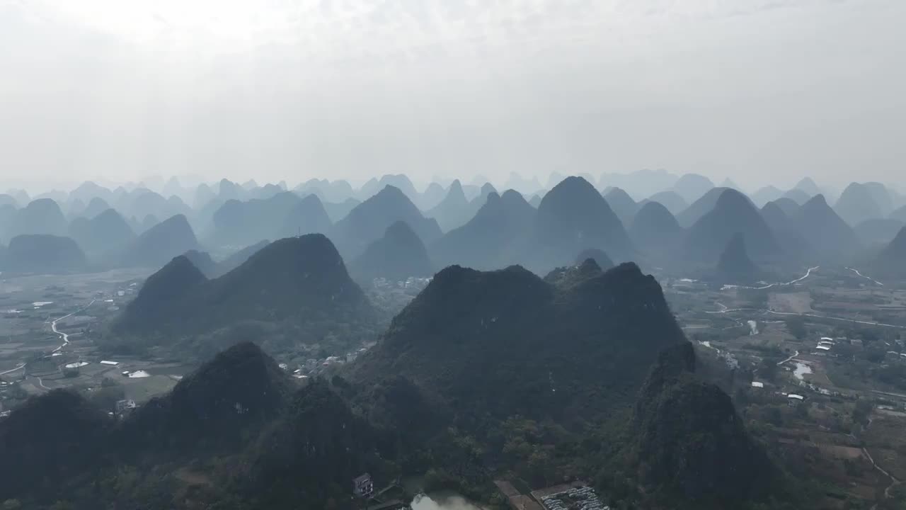 阳朔田园和群峰视频素材