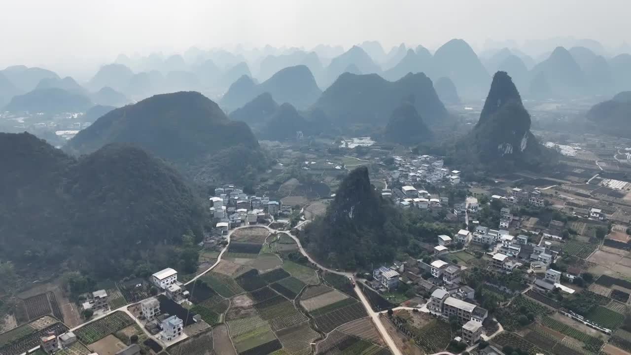 阳朔田园和群峰视频素材