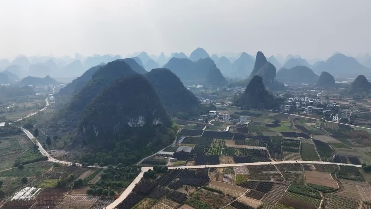 阳朔田园和群峰视频素材