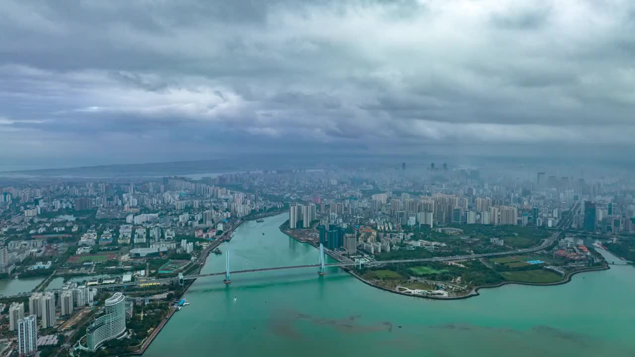 海口都市白昼平流雾延迟视频素材